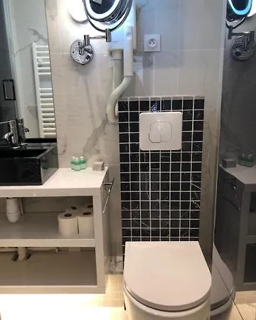Aix, Neuf Equipe Apartman