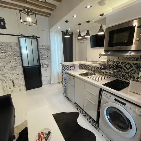 Aix, Neuf Equipe Apartman